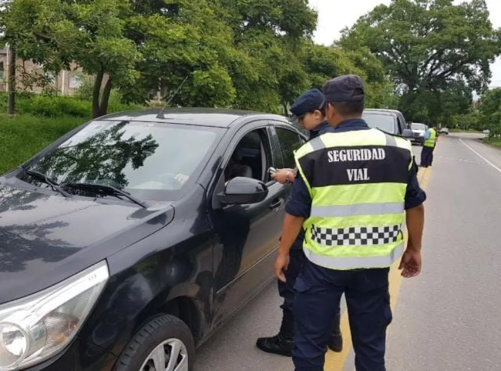 Taxista les ofreció $1.000 para llevarlas a "dar una vuelta" y salteñitas le dijeron que si: los encontraron cerca de la terminal