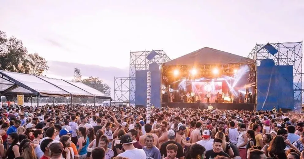 Incidentes en La Carpa salteña: gran concurrencia policial y gente muy enojada 