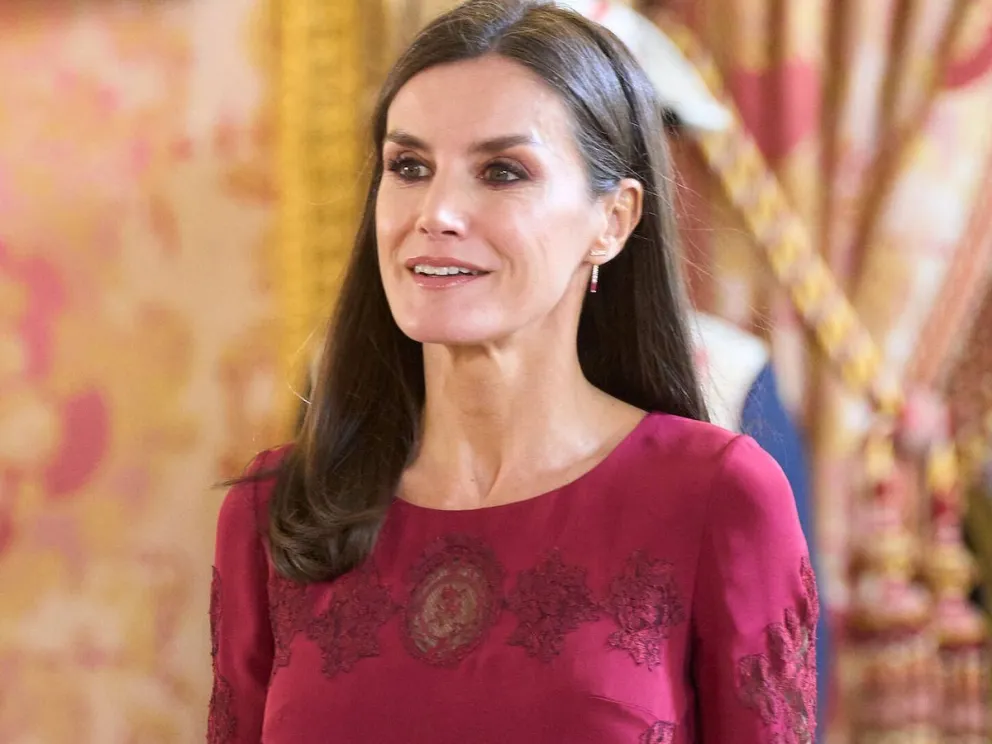 |FOTO| Este es el elegante bolso de mano de Carolina Herrera, que es el favorito de la reina Letizia
