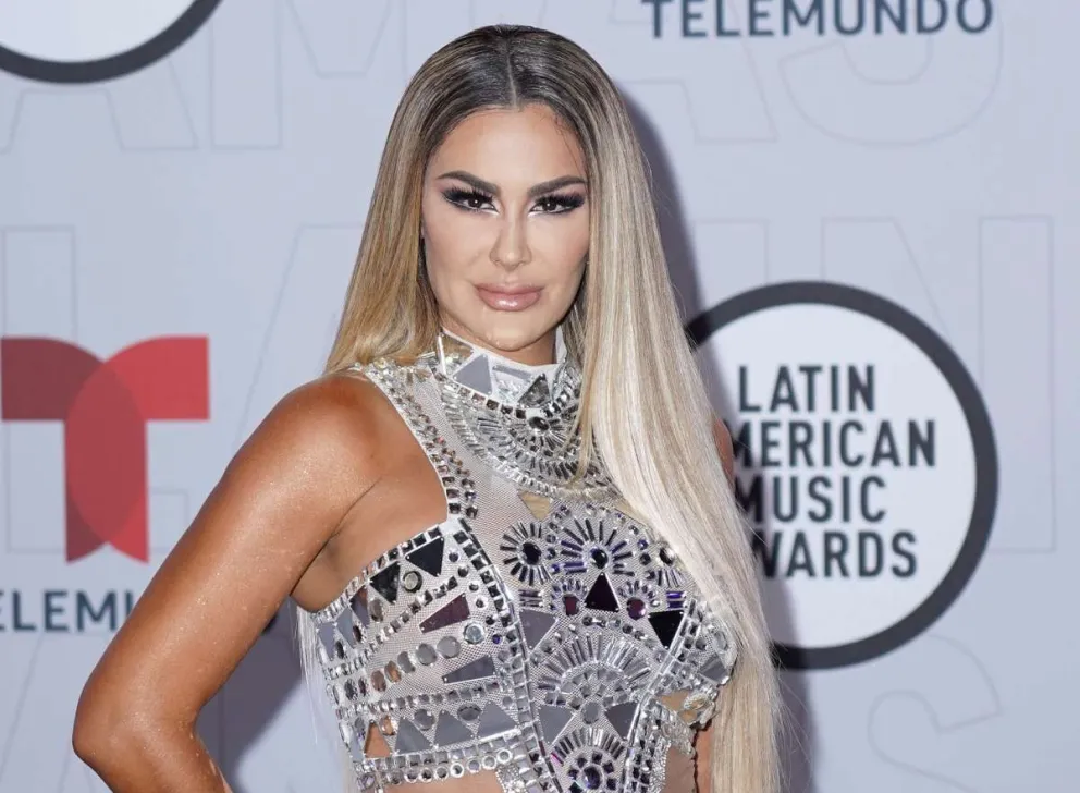 Ninel Conde deja a todos sin aliento al mostrarse con un infartante vestido rojo
