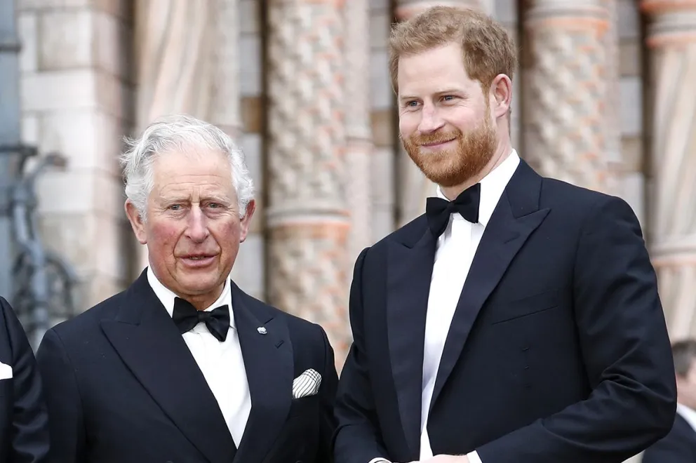 El curioso comportamiento del rey Carlos III mientras el príncipe Harry enfrenta su juicio
