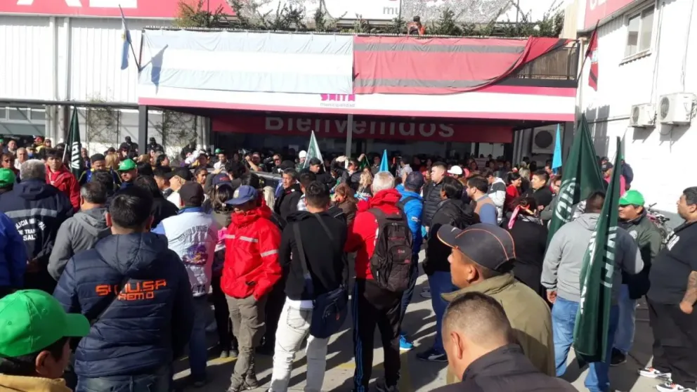 Municipales salteños continúan con sus reclamos y harán una olla popular en la puerta del Centro Civico Municipal