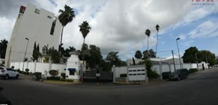 La fachada de la casa de Ovidio Guzm&aacute;n.