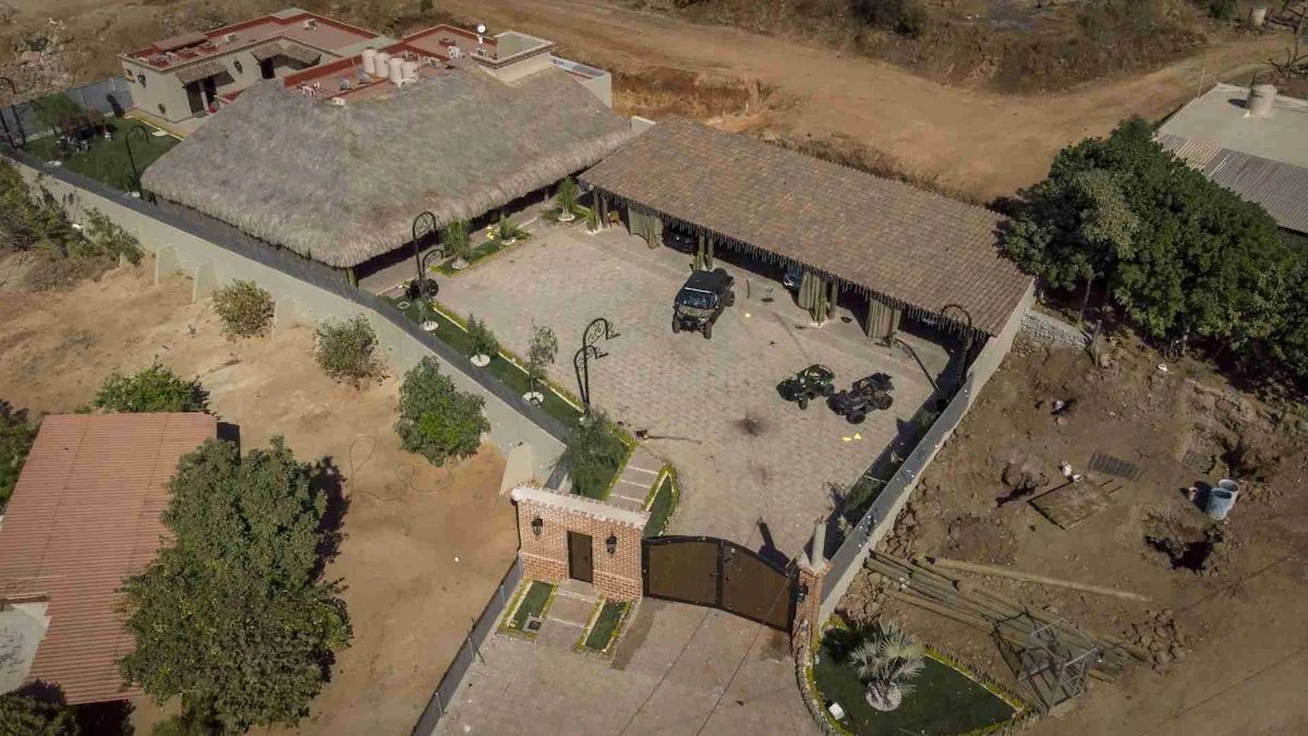Imagen a&eacute;rea de la casa de Ovidio Guzm&aacute;n.