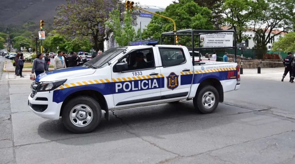 Violento asalto en Orán: le quebraron la pierna a mujer policía para robarle