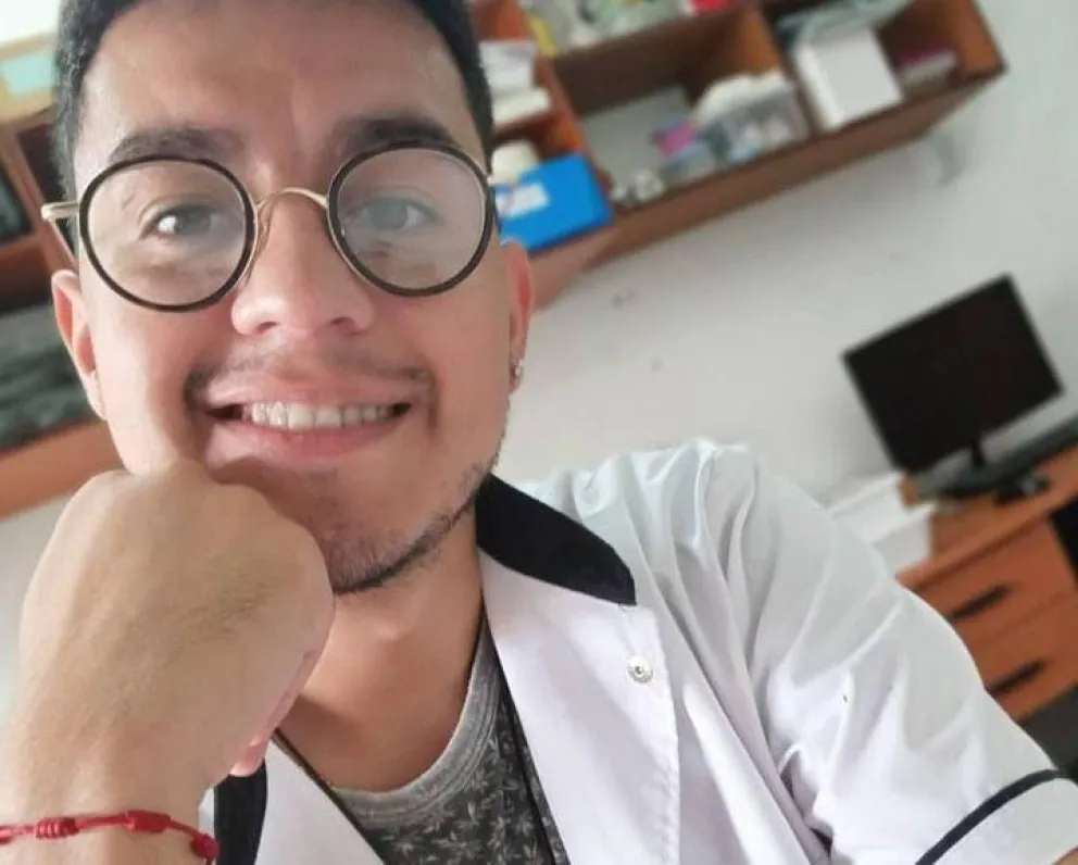 El referente de orgullo Salta Diego Escalante se manifestó respecto a una publicación serofobica en redes