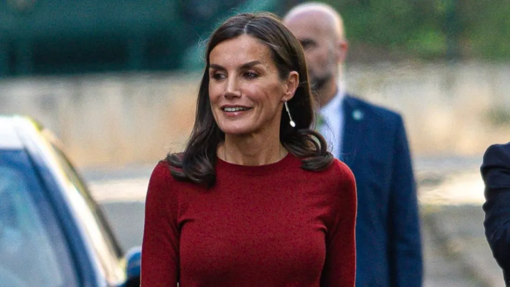 La reina Letizia muestra como lucir elegante en invierno luciendo estos increíbles looks