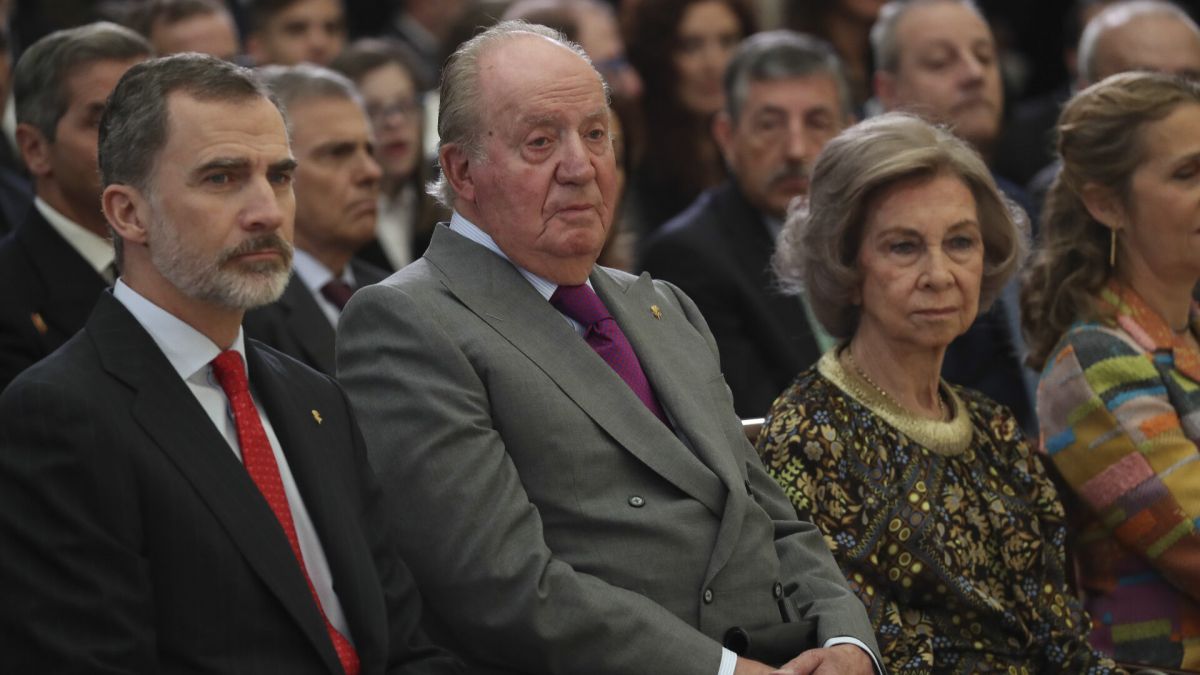 Juan Carlos I no puede desligarse de sus escándalos.
