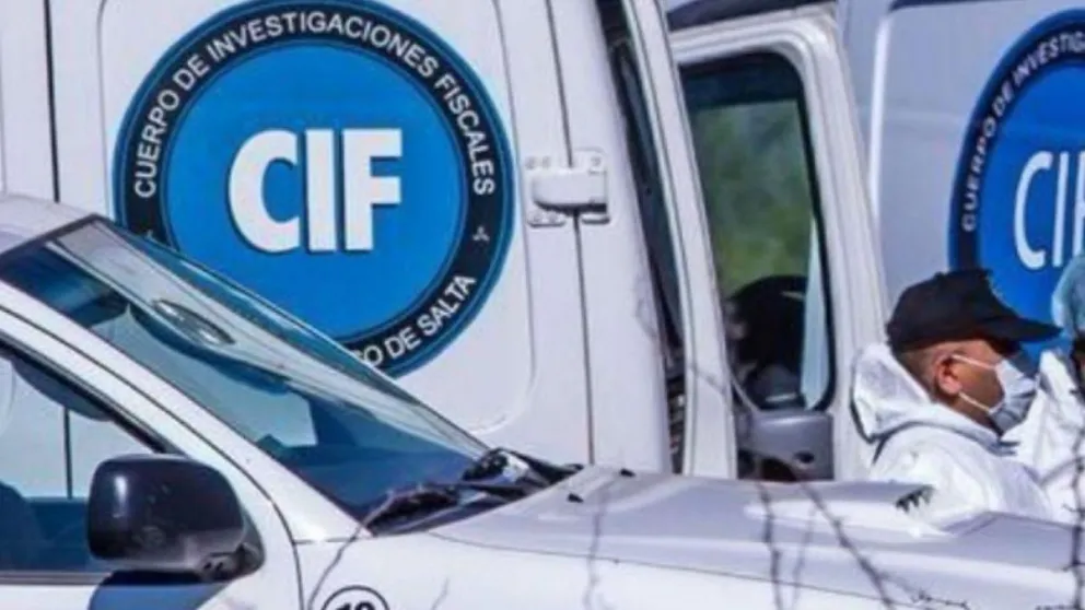 Realmente escalofriante: una mujer murió tras caer de un edificio, su pareja podría ser el culpable