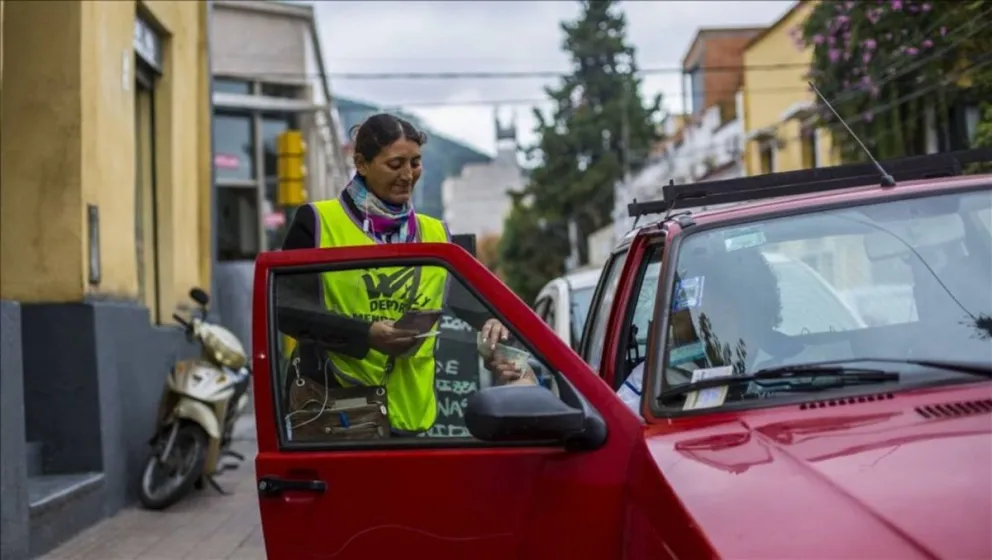 Aumentos en simultáneo: el monto diario de los permisionarios llegará a $5.000 diarios, sin embargo los autos se escapan para no pagar