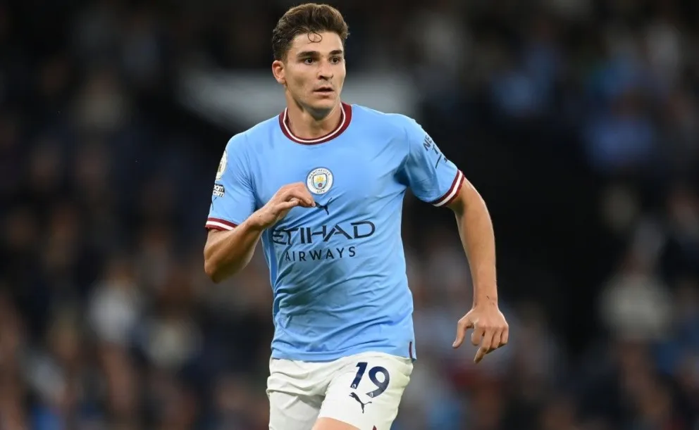 La decisión de Julián Álvarez sobre su futuro en el Manchester City luego de que Guardiola lo dejara en el banco