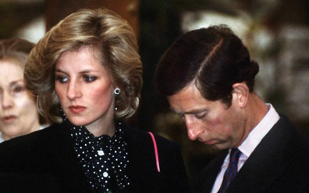 La vez que el rey Carlos humilló a la princesa Lady Di por Camila Parker 