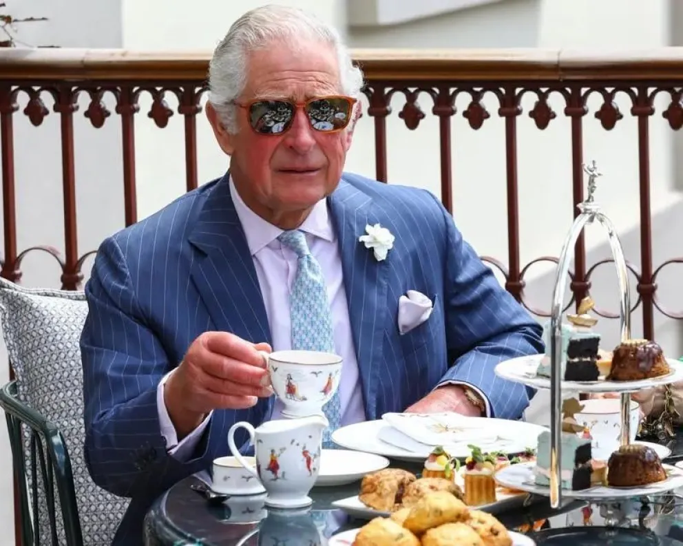 Este es el increíble y estricto protocolo del rey Carlos III para tomar el té, heredado de la reina Isabel II