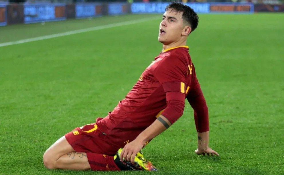 Paulo Dybala es considerado un héroe: Francesco Totti rendido a sus pies por este motivo 