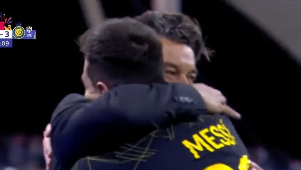 Diez segundos de un eterno abrazo entre Lionel Messi y Marcelo Gallardo