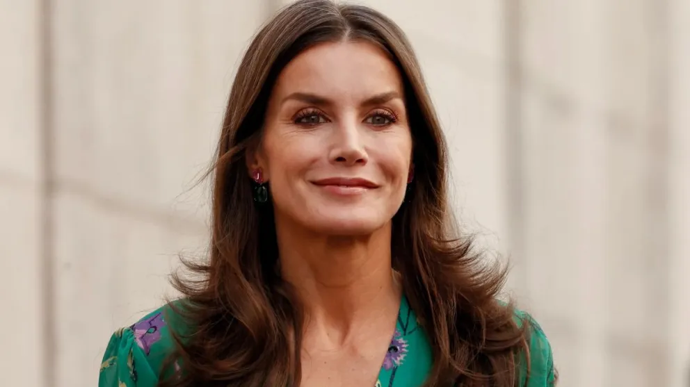 La reina Letizia impacta a todos con su último look en bajas temperaturas 