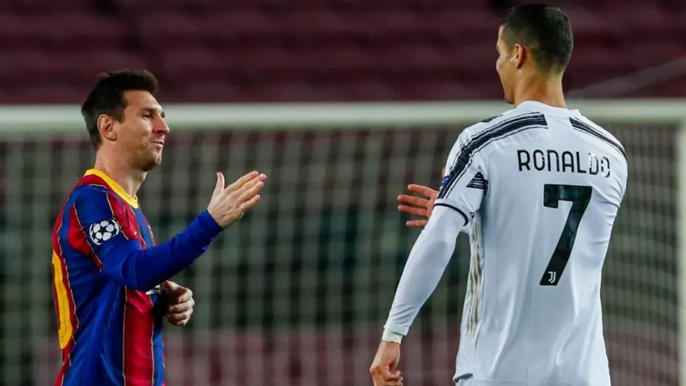 La rivalidad de Lionel Messi y Cristiano Ronaldo llegó al campo de juego: esta fue la reacción ante las cámaras