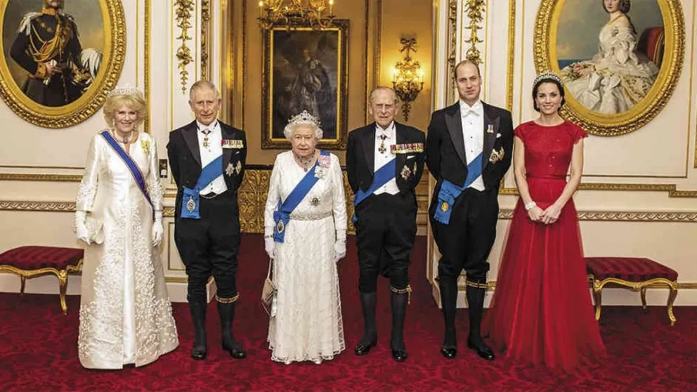 El rey Carlos III impone este estricto protocolo ante celebridades  y provoca la furia de la familia real