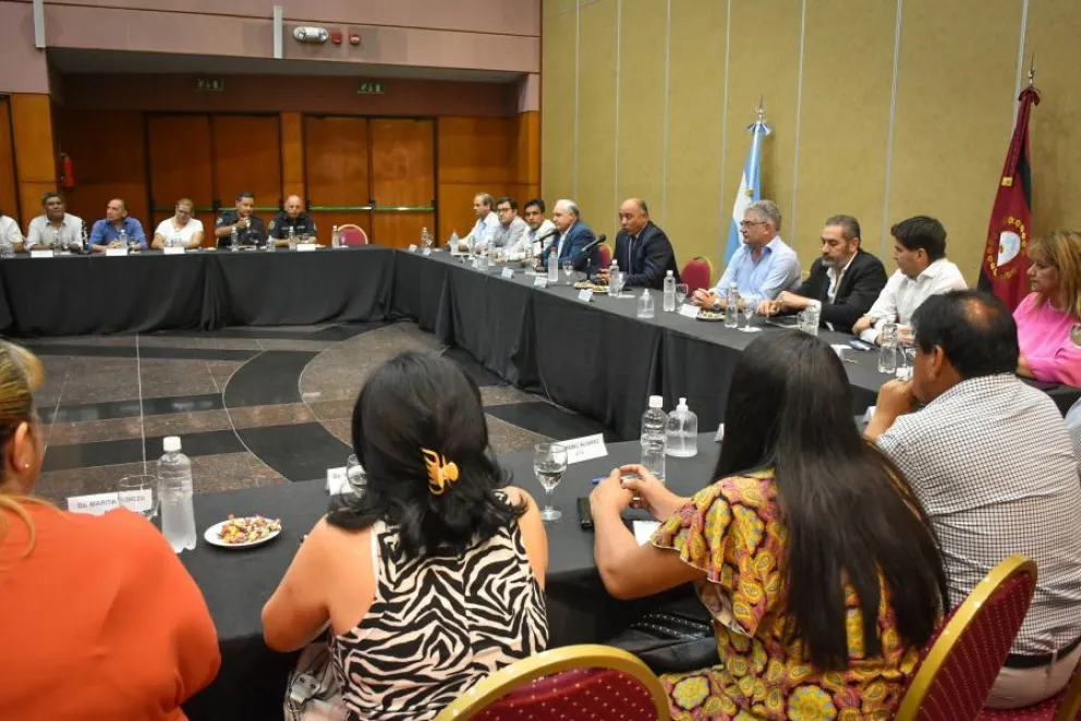 Comenzaron las reuniones paritarias entre los gremios estatales y el gobierno provincial