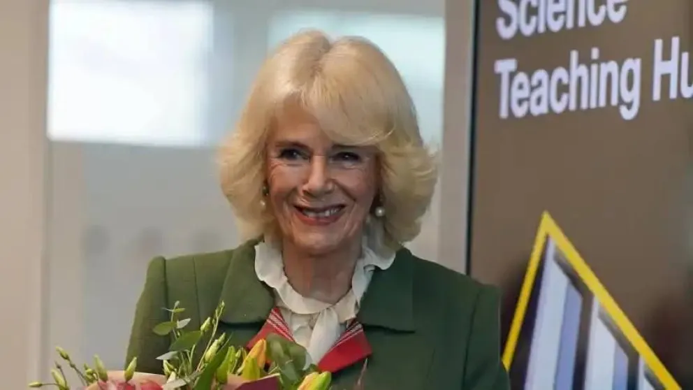 Camilla Parker hace su primera aparición pública vestida muy canchera, tras las denuncias de Harry