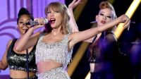 Las fanáticas de Taylor Swift se metieron por las alcantarillas para colarse al concierto: video viral