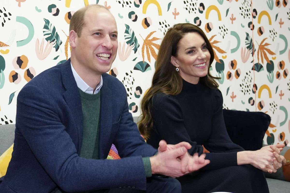 Kate Middleton luce elegante junto al príncipe Guillermo.