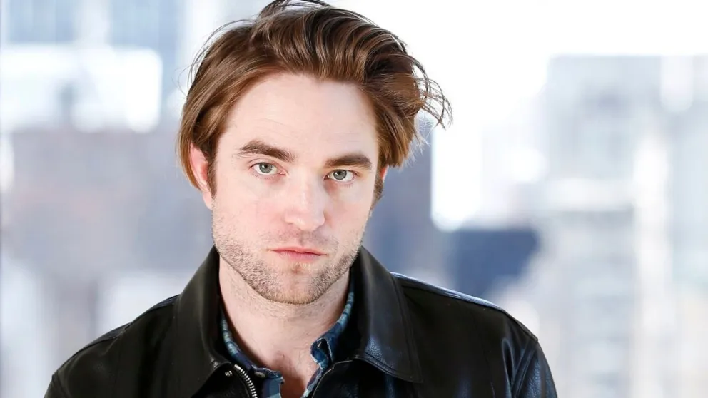 J Balvin y Robert Pattinson se llevaron todas las miradas al usar faldas en el gran desfile de Dior