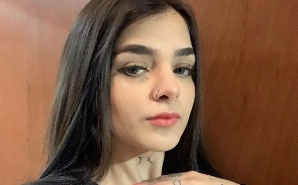 Karely Ruiz, la reina de "Only Fans" y el boom de cómo usa sus uñas, que ya es tendencia