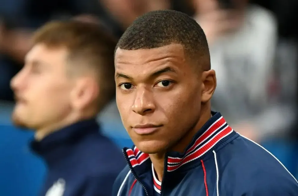 Mientras intenta forzar su salida del PSG, el polémico gesto de Kylian Mbappé que enfureció a los hinchas parisinos