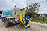 Crisis hídrica: con la acción conjunta del Gobierno y del sector privado se pudieron desplegar 74 camiones cisterna