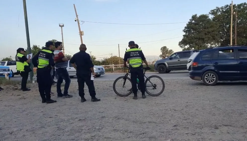 Ciclista intentaba cruzar la ruta 34 y fue embestido por un vehículo que venía por la banquina