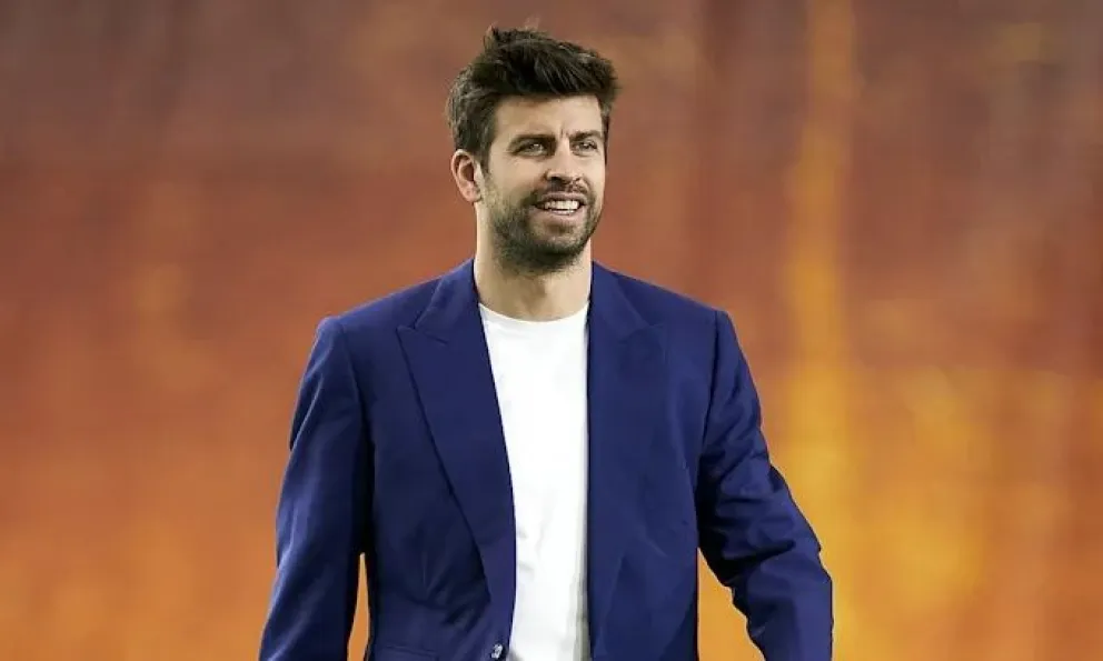 Mientras Shakira triunfa y se la ve radiante, Piqué recibe demanda millonaria y se lo ve derrotado