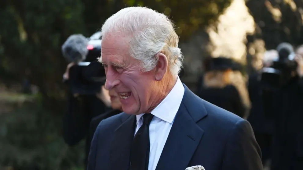 El rey Carlos III se arrepintió de una polémica decisión y hará cumplir el último deseo de Isabel II en su lecho de muerte
