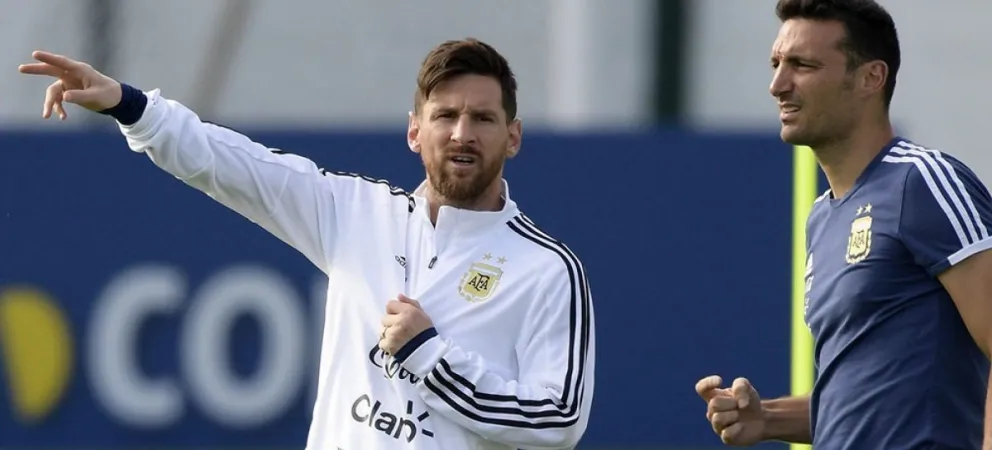 El increíble gesto de Lionel Messi con Lionel Scaloni que hace que Cristiano Ronaldo siga con su actitud “soberbia” 
