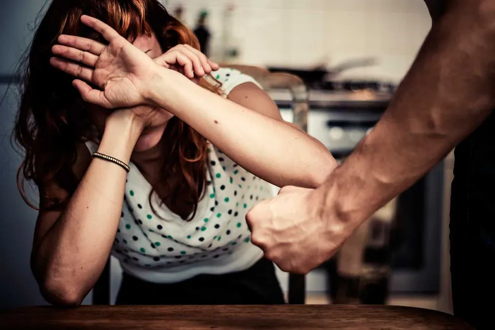 Violencia de género: un trabajador de una escuela de Guachipas golpeó brutalmente a su mujer