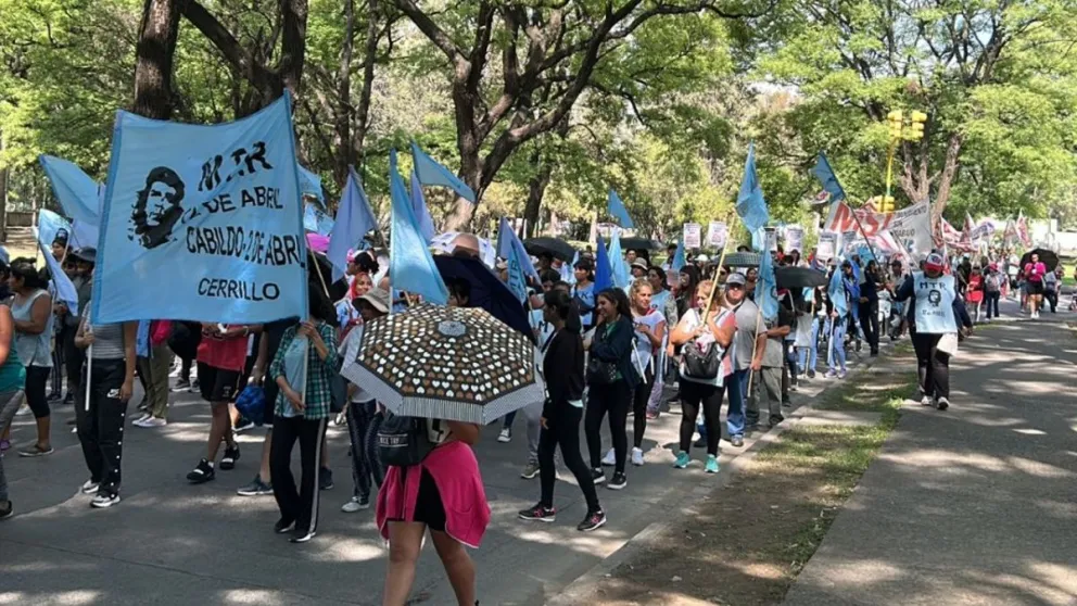 Congestionamiento, demoras y caos vehicular: organizaciones sociales marchan por el centro de la Ciudad
