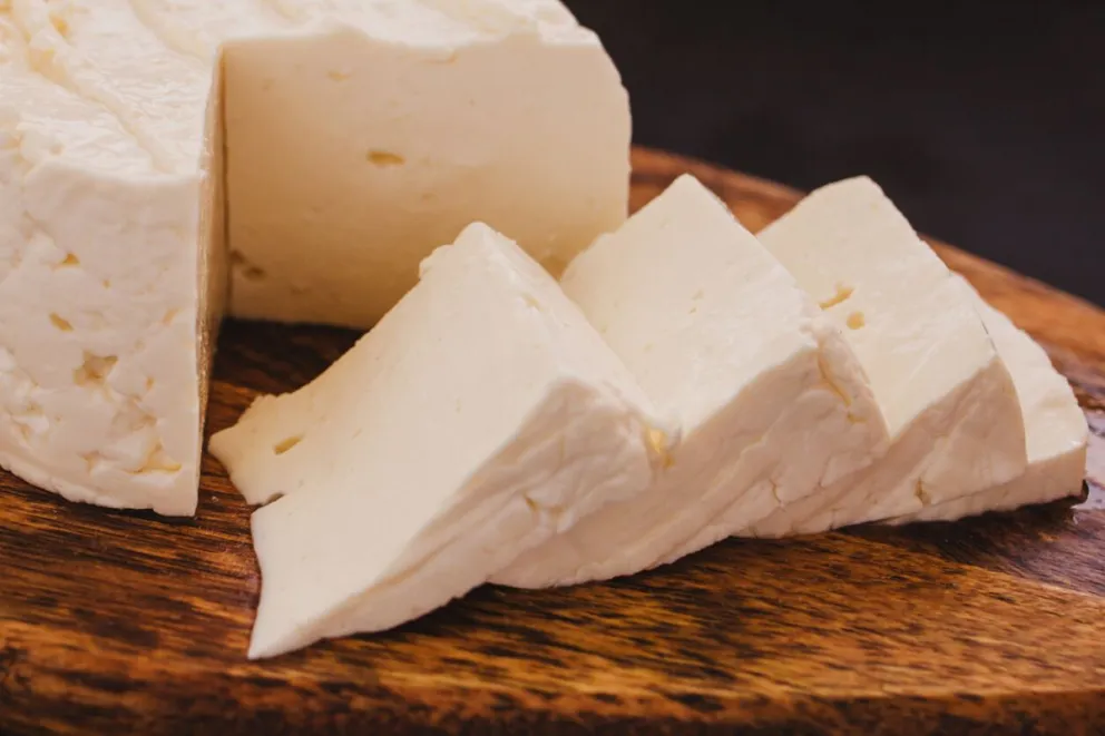 ANMAT: prohibió una reconocida marca de queso cremoso por no cumplir con las normas