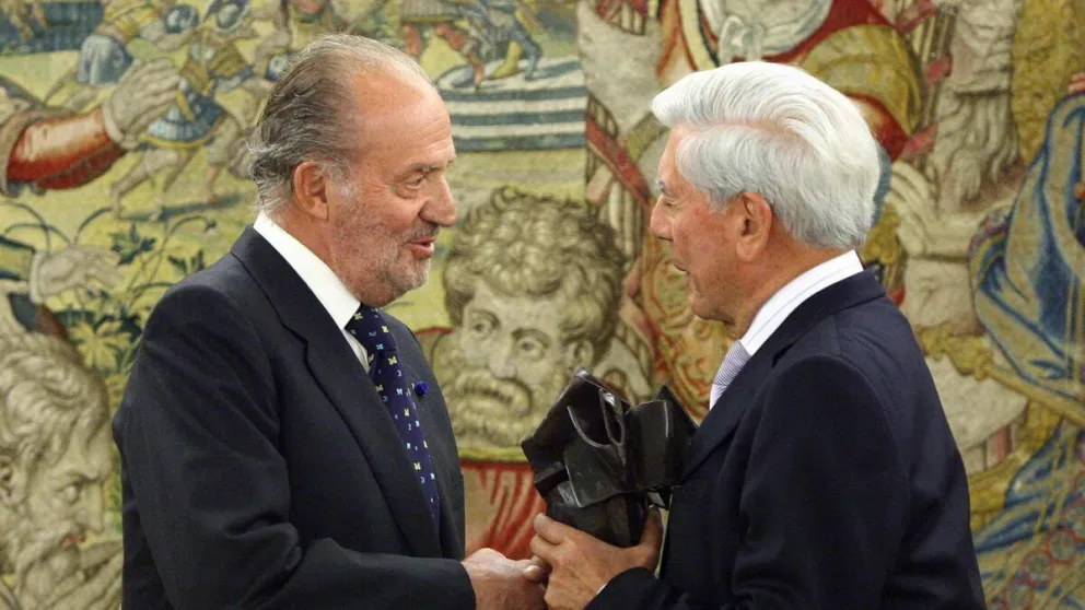 Tras negarle ayuda económica a Isabel Preysler, Mario Vargas Llosa invita a Juan Carlos I a este evento