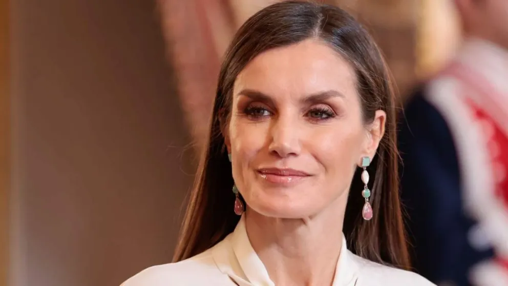 La reina del estilismo: Letizia de España impacta a todos con su arriesgado look de gala 