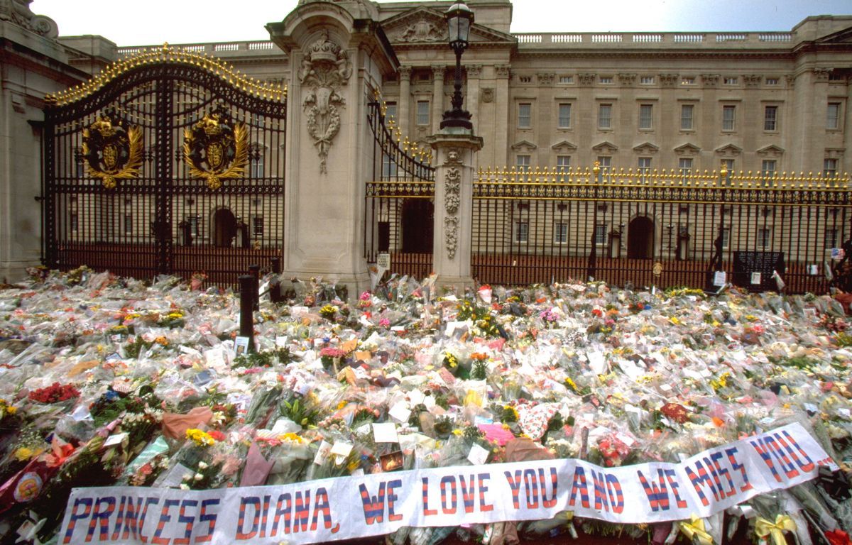 El pueblo británico se volcó a las calles a despedir a Diana.