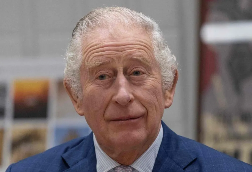 Siendo plebeyo, puedes asistir a la coronación del rey Carlos III. Esto debes cumplir