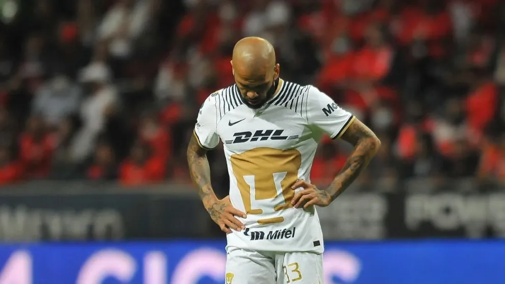 Destrozada: Así luce la mamá de Dani Alves luego de hablar con abogados, horas antes de ver a su hijo
