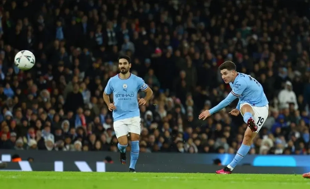 A pesar de que Pep Guardiola no lo tiene en cuenta, Julián Álvarez salvó al Manchester City