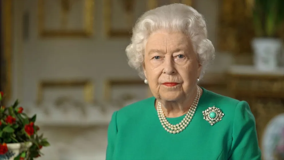 Reina Isabel II rechazada: esta es la drástica decisión que tomó un actor escocés sobre un premio que ella le entregó 