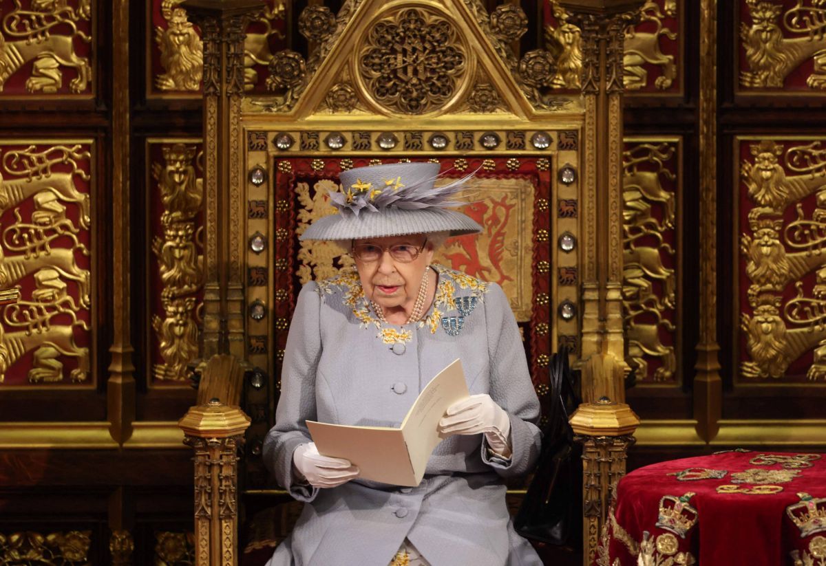 La reina Isabel II evitaba cruzarse a su esposo.