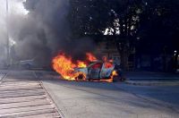Un auto se prendió fuego en plena Avenida Asunción  