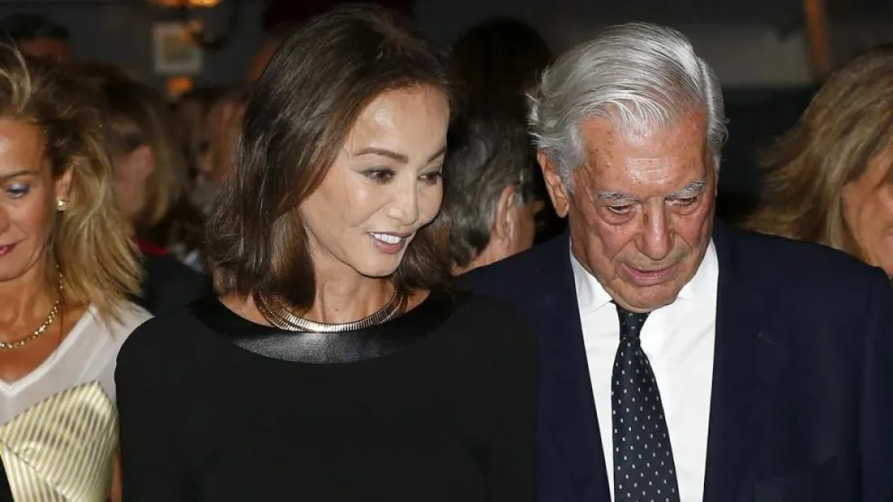Mario Vargas Llosa lo disfruta: la línea de cosméticos de Isabel Preysler es un declive en ventas
