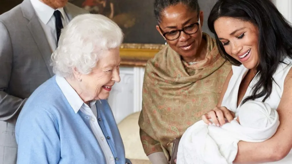 Reina Isabel II y Lilibet