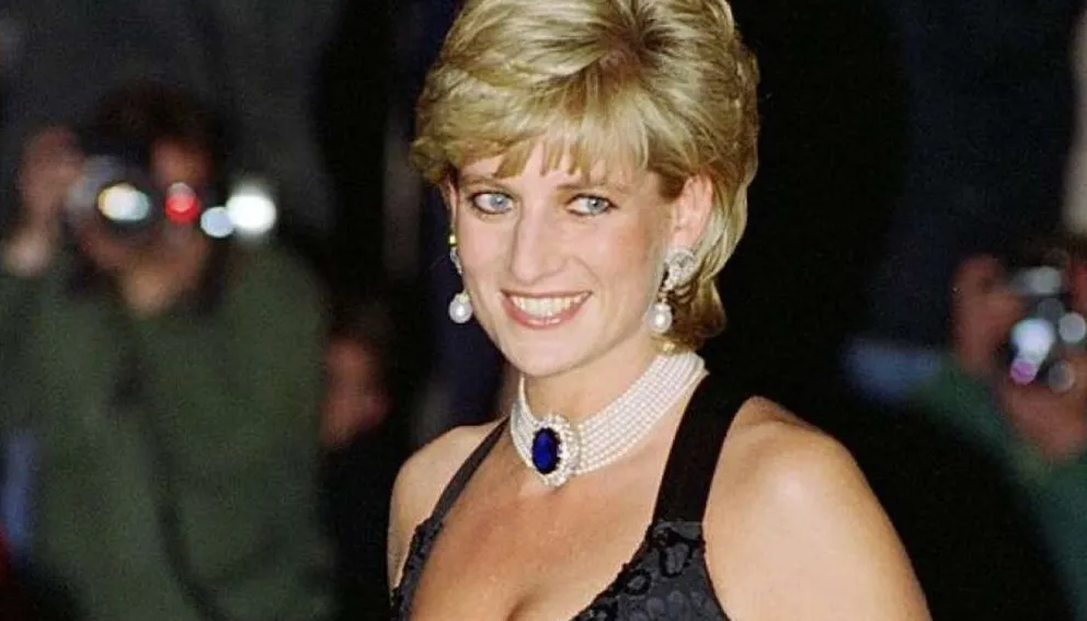 Este es el vestido de la princesa Lady Di que escandalizó a la realeza y tenía prohibido usar