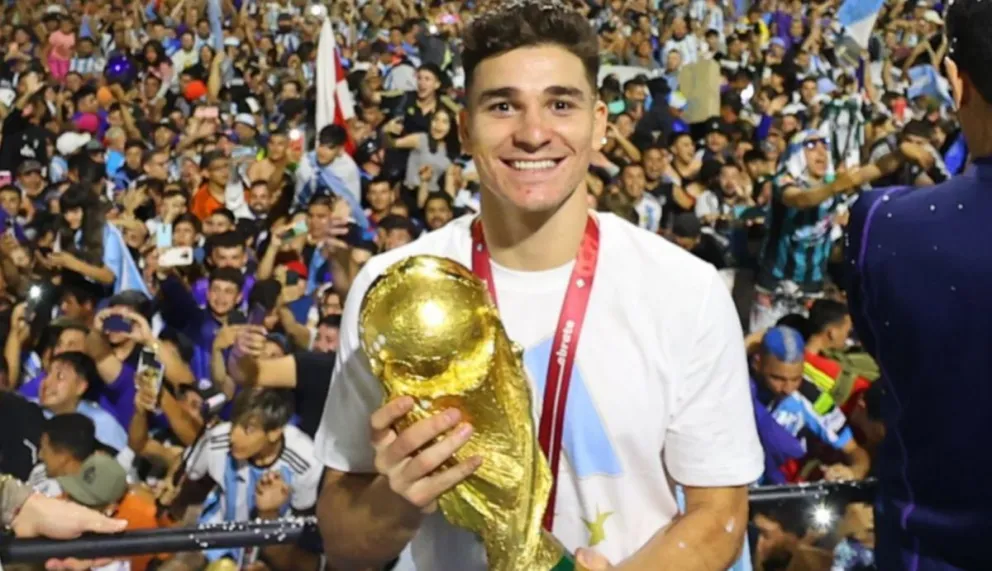 El campeón está de fiesta: Julián Álvarez cumplió 23 años y sorprendió a todos con su festejo